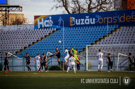 Stiri AVANCRONICĂ Gloria Buzău vs U Cluj Șepcile roșii revin