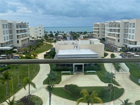 Planet Hollywood Cancun Review: Luxury, Love, or Letdown?