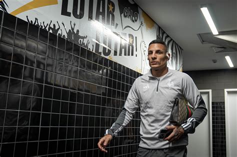 Corinthians manifesta interesse na contratação de Guilherme Arana do