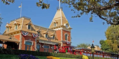 Aggressive Manhunt Swarms Disneyland, Bandit Caught by Apple ...