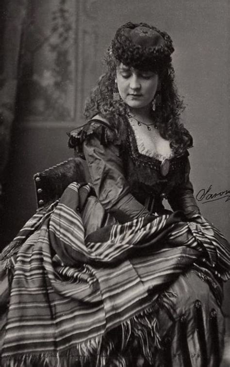 25 Glamorous Photos Of Victorian Women That Defined Fashion Styles From