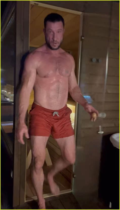 Halo Actor Pablo Schreiber Looks Ripped While Moving From Sauna To