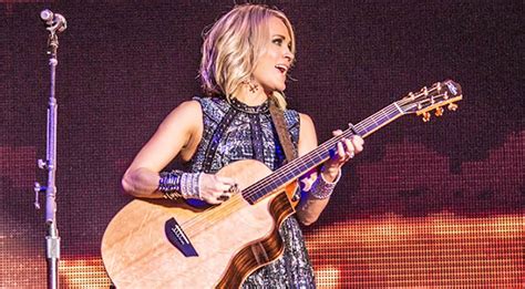 Just Announced Carrie Underwood To Perform For First Time Since Accident 40 Facial Stitches