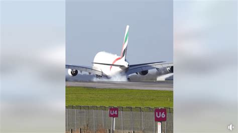 Spectaculaire atterrissage par vent de travers dun A380 Vidéo