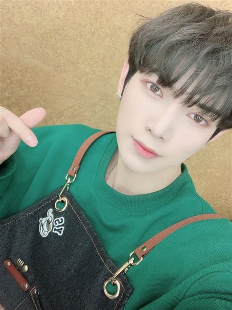 ATEEZ 에이티즈 on Twitter SBS MTV 더쇼 MC 여상 Behind Photo 날씨 좋은 오후