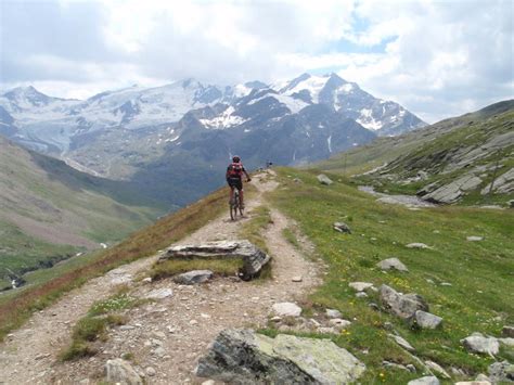 Zebrù Nord Passo da Santa Caterina Valfurva Mountain Bike Giro in