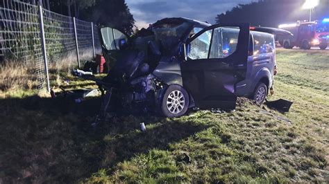 Dramatyczny Wypadek Na Autostradzie A Bus Zjecha Z Drogi S