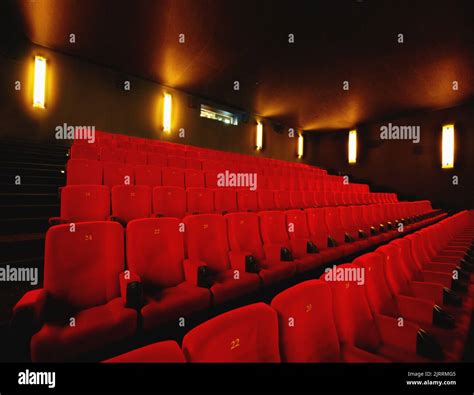 Vintage theatre movie interior hi-res stock photography and images - Alamy