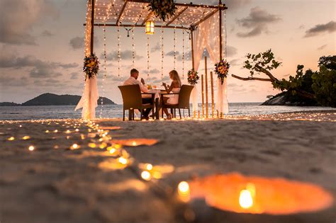 Phuket Photographer by tkfotostudio.com Romantic dinner and Popose ...