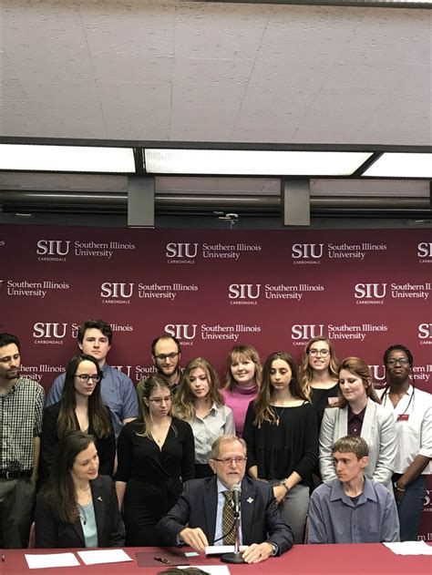 Siu Carbondale Signs Sustainability Commitment Wsiu