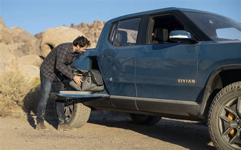 Rivian Raises Another 265 Billion Ev Maker Readies Amazon Vans And E