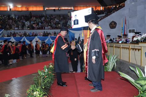 Unila Mewisuda 1 221 Mahasiswa Periode VI Tahun Akademik 2022 2023