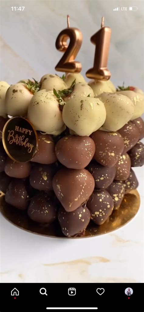 Торт из клубники | Клубничные десерты, Клубника в шоколаде, Сладости в ...