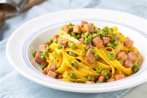 Ricetta Fettuccine Alla Papalina Con Piselli Cucchiaio D Argento