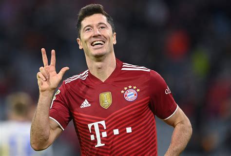 Lewandowski S Hat Trick Breaks Record As Bayern Humbles Hertha Daily