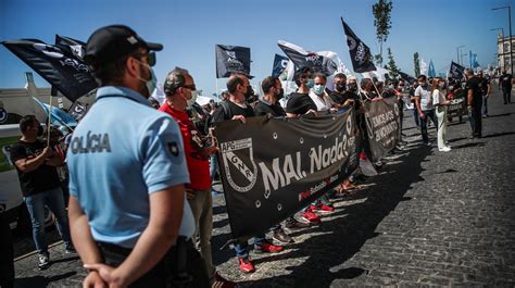 Elementos Da Psp E Da Gnr Em Protesto Contra Valor De Subsídio De Risco