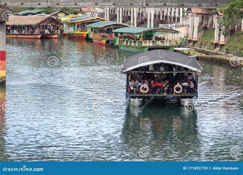 Floating Buffet Restaurant Cruise on Loboc River Editorial Stock Image ...