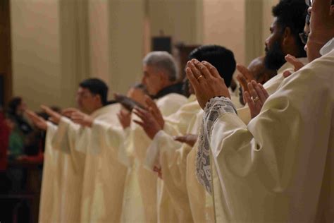 Celebrazione Della Messa Crismale Nella Cattedrale Di Terni