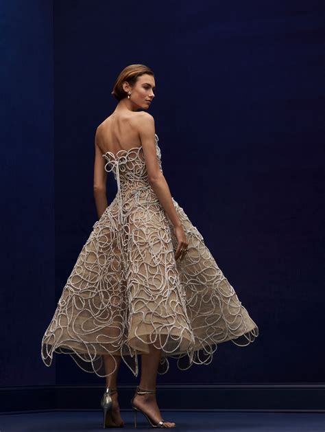 Fall 2024 | Oscar de la Renta | Short dress styles, Edgy bridal