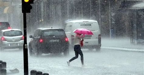 Nueva onda tropical en México traerá lluvias fuertes y altas