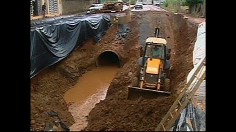 Cratera Em Avenida Causa Transtornos A Moradores E Comerciantes Em