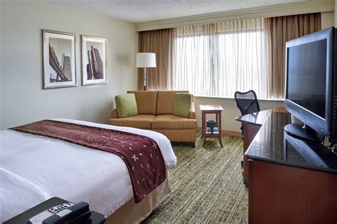 Glimpse Photos Of Our Hotel In Livonia MI | Detroit Marriott Livonia