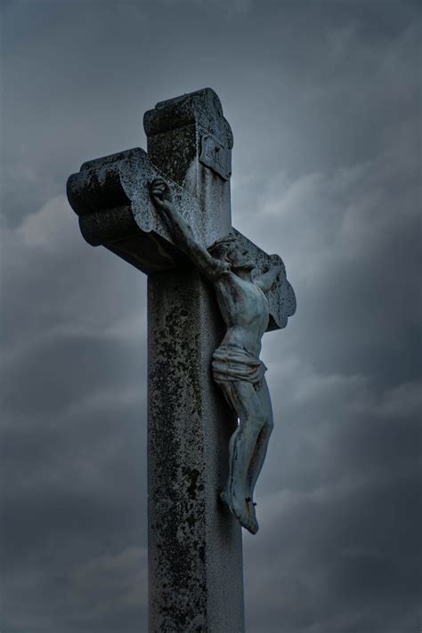 Sculpture of Jesus on Cross · Free Stock Photo