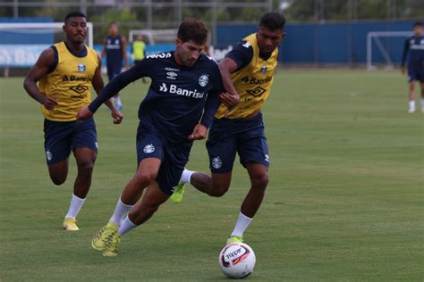 Treino Do Gr Mio Renato Observa Coletivo Dos Reservas De Olho Nas