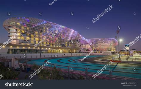 2,035 Modern Building Abu Dhabi Night Images, Stock Photos & Vectors ...