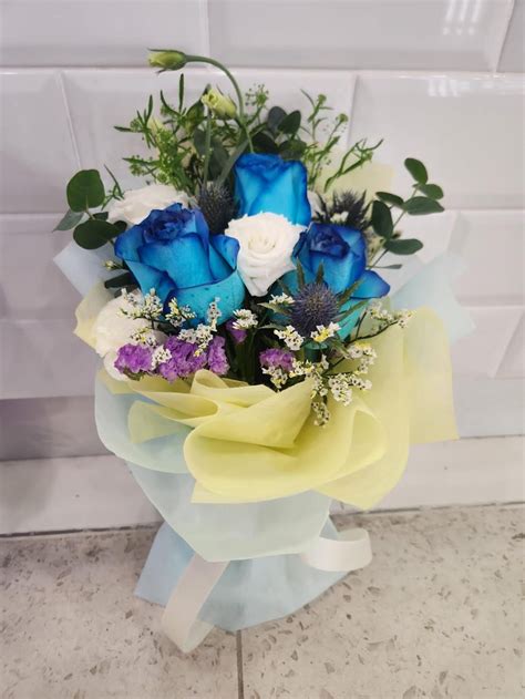 Rare 3 Blue Roses Bouquet For The Special One Online Flower Delivery