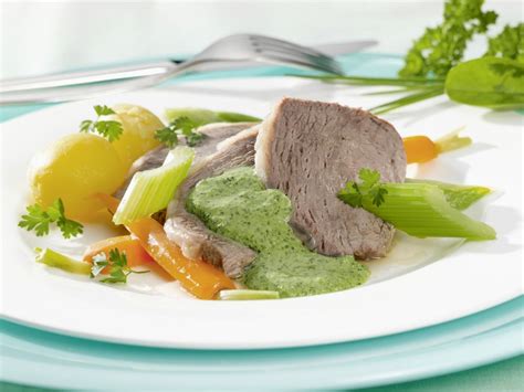 Tafelspitz mit Gemüse und Kräutersoße Rezept EAT SMARTER