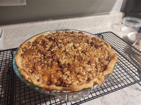 CARAMEL APPLE PECAN STREUSEL PIE – Kitch Me Now