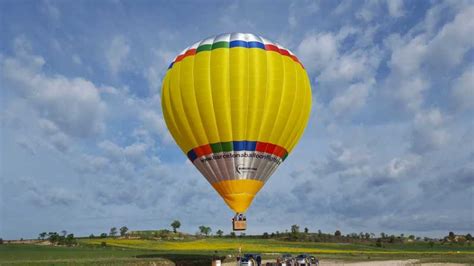 Ab Barcelona Halbtagesticket für den Heißluftballonflug GetYourGuide