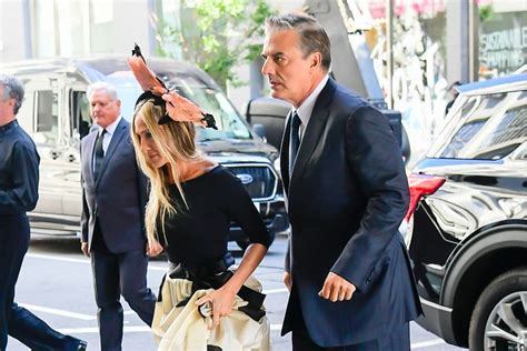 Sex And The City Carrie E Mr Big Di Nuovo Insieme Nelle Nuove Foto Dal Set Del Revival