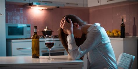 Prozac and Alcohol: Why Drinking and SSRIs Are a Dangerous Combination ...