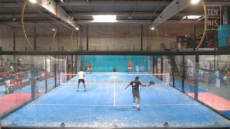 Maîtrisez les règles spécifiques du padel en double et adaptez votre