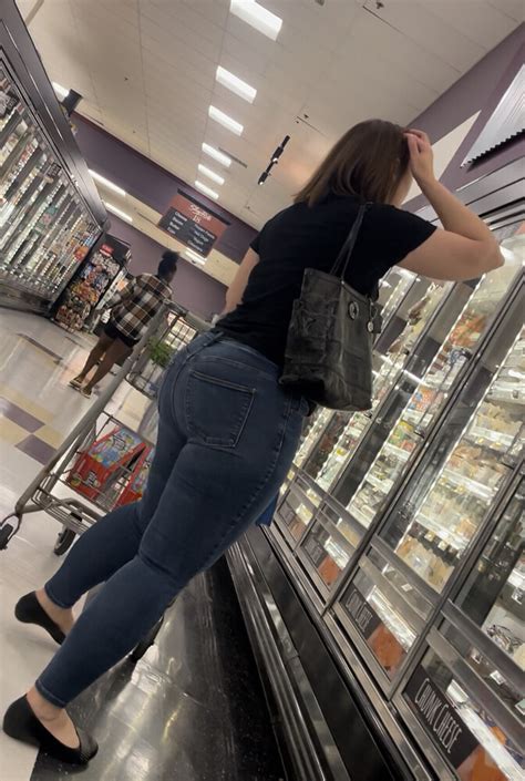 Crazy Thick Pawg Milf In Jeans Tight Jeans Forum