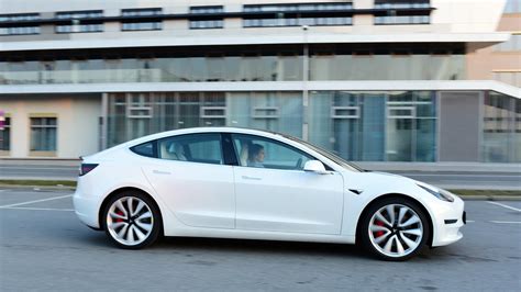 2020 Tesla Model 3 Performance Test Review Fahrbericht Weiß White