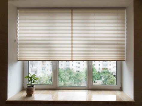 Types Of Blinds For Living Room (Best Materials & Features)