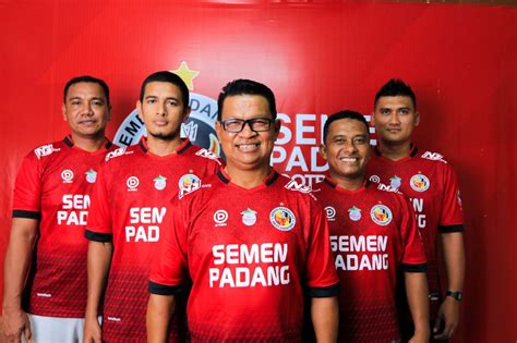 Arungi Liga Semen Padang Fc Tunjuk Delfiadri Jadi Pelatih Kepala