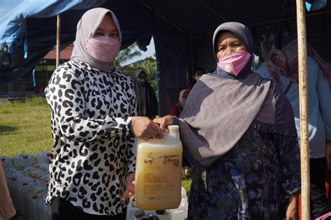 Warga Serbu Pasar Murah Minyak Goreng CBI GROUP Kalteng Ekspres