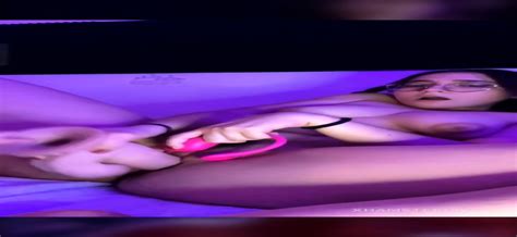 Cute Babe Fingering Pussy To Cum