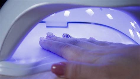 Skin Cancer Due To The Drying Lamps Of A Nail Salon ‘a Small Tanning