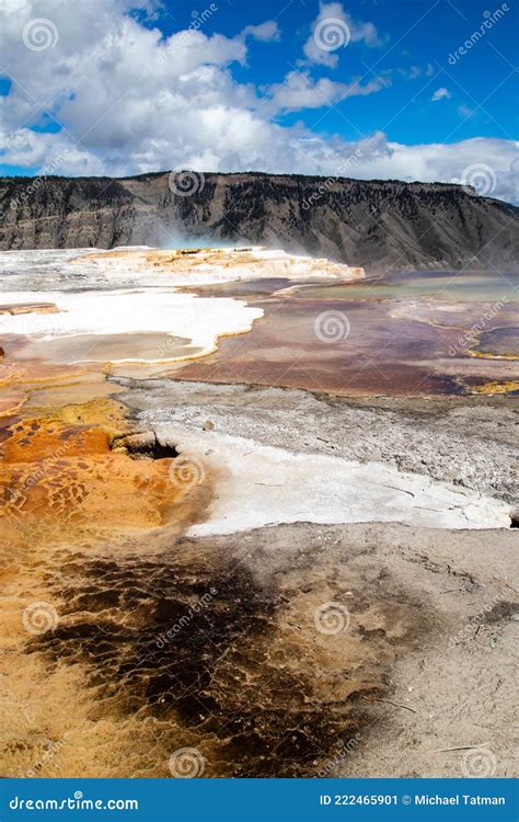 Colosales Terrazas De Aguas Termales En El Parque Nacional Yellowstone