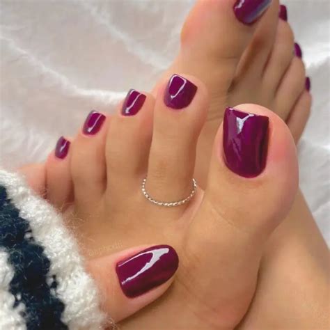 Best Winter Toenail Colors For Fair Skin For The Chilly Season