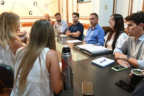 El Municipio Y Las Autoridades De La Facultad De Trabajo Social Uner