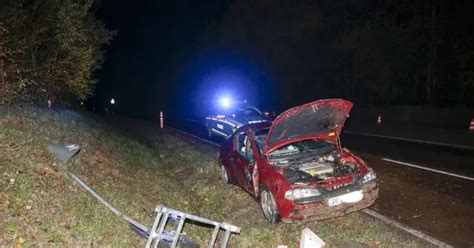 Auto Berschl Gt Sich Fahrer Eingeklemmt Bildergalerie