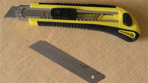 How to open stanley utility knife 10-788 blade storage? - Tool Box!