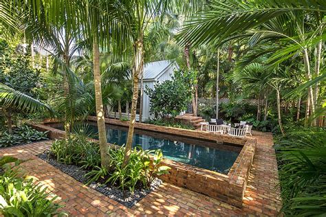 Spectacular Tropical Pool Landscaping Ideas