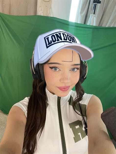 Lydia joined the hat club : r/lydiavioletofficial